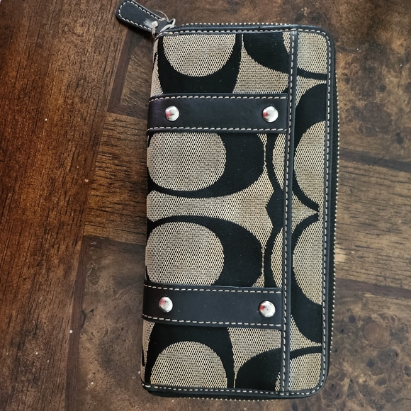 Coach Zoe Signature C zip-around continental clutch wallet - Picture 3 of 6